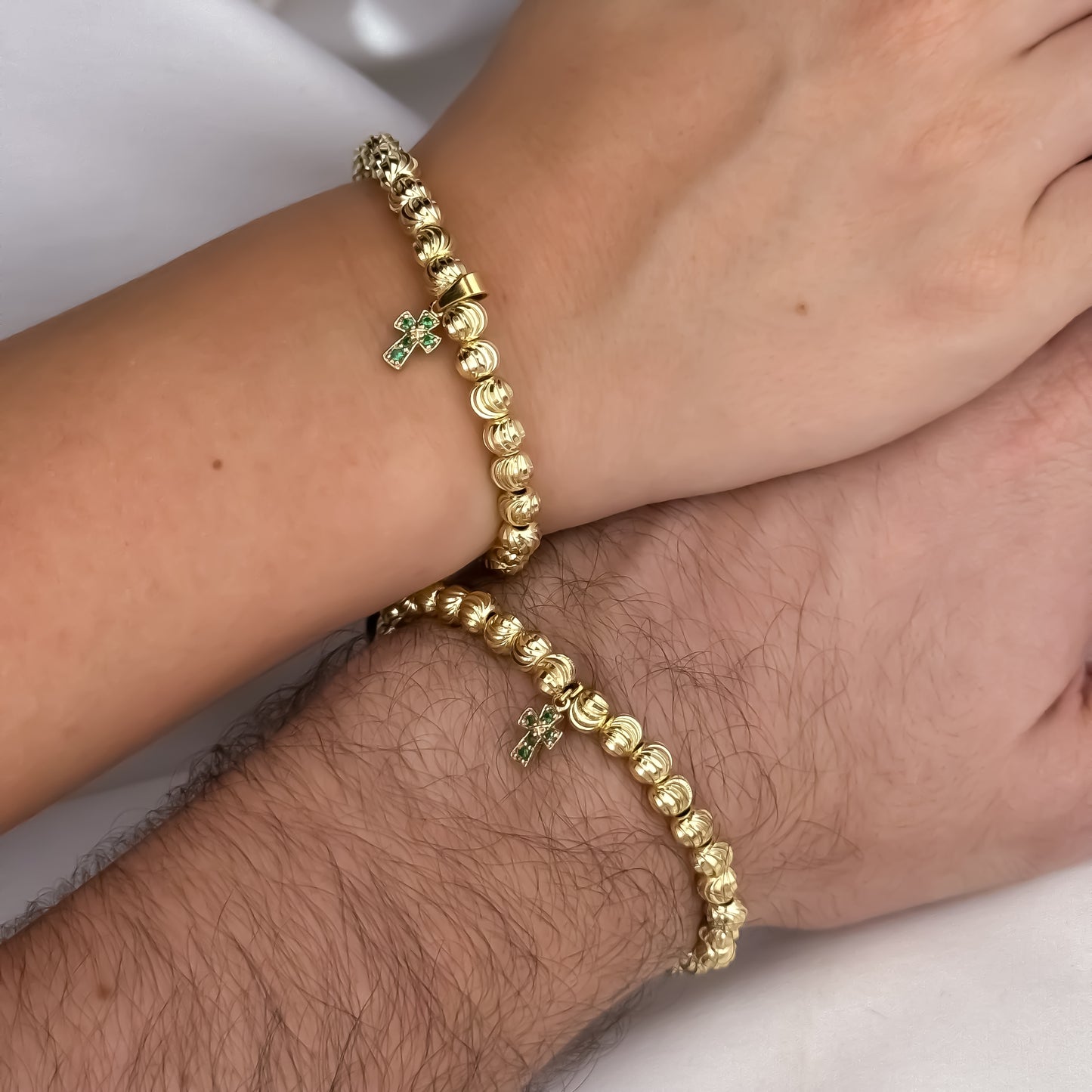 Promocion de 2 Pulseras para Parejas Cruz Verde Esmeralda en Balin Nuevo italiano Nuevo Labrado en Oro Laminado 18k con Garantía de por vida