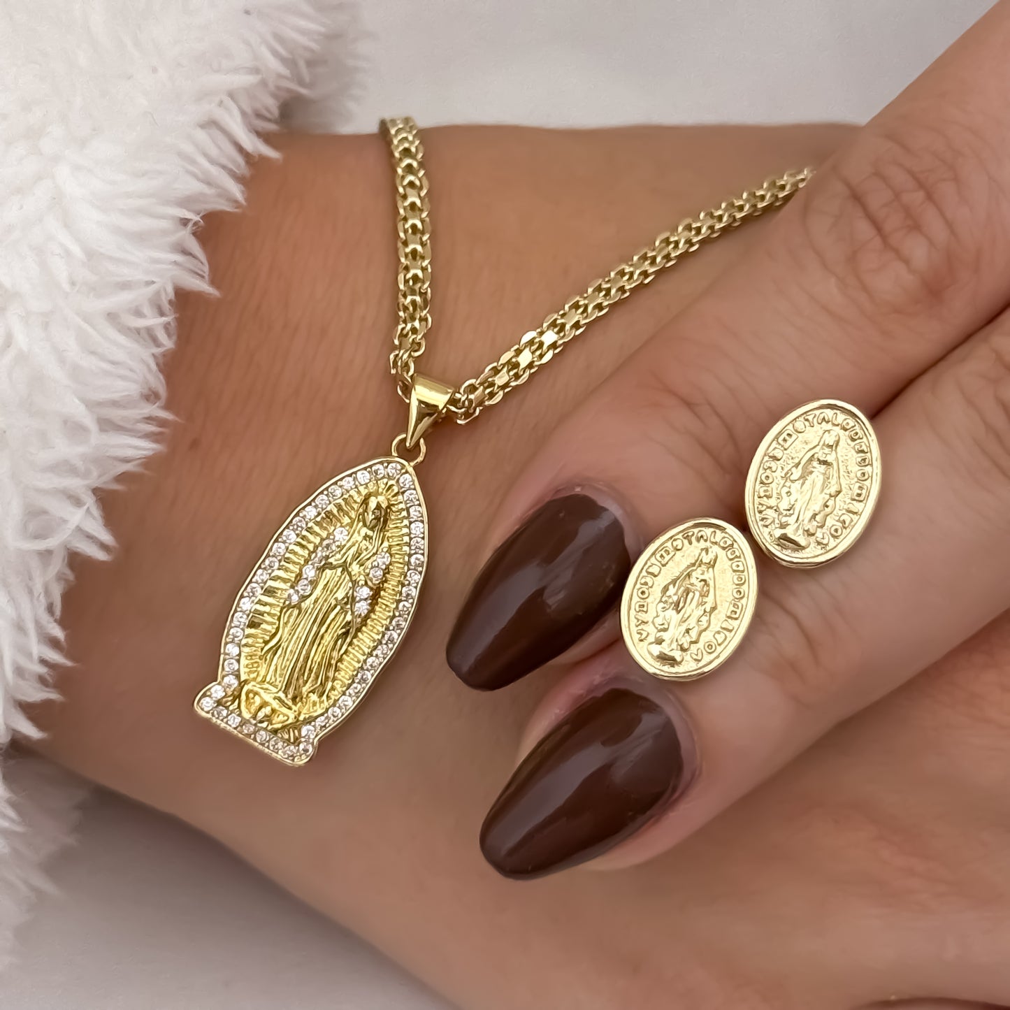 Cadena Tejido Chino 45cm de 3mm de Grosor + Virgen de Guadalupe + Topo de Virgen de Guadalupe en Oro Laminado 18k con Garantía de por vida