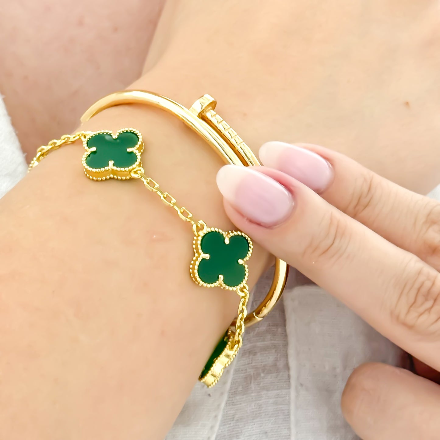 Juego de Pulsera Trébol Verde de la suerte  + Pulsera Clavo en Baño de Oro de 18K.