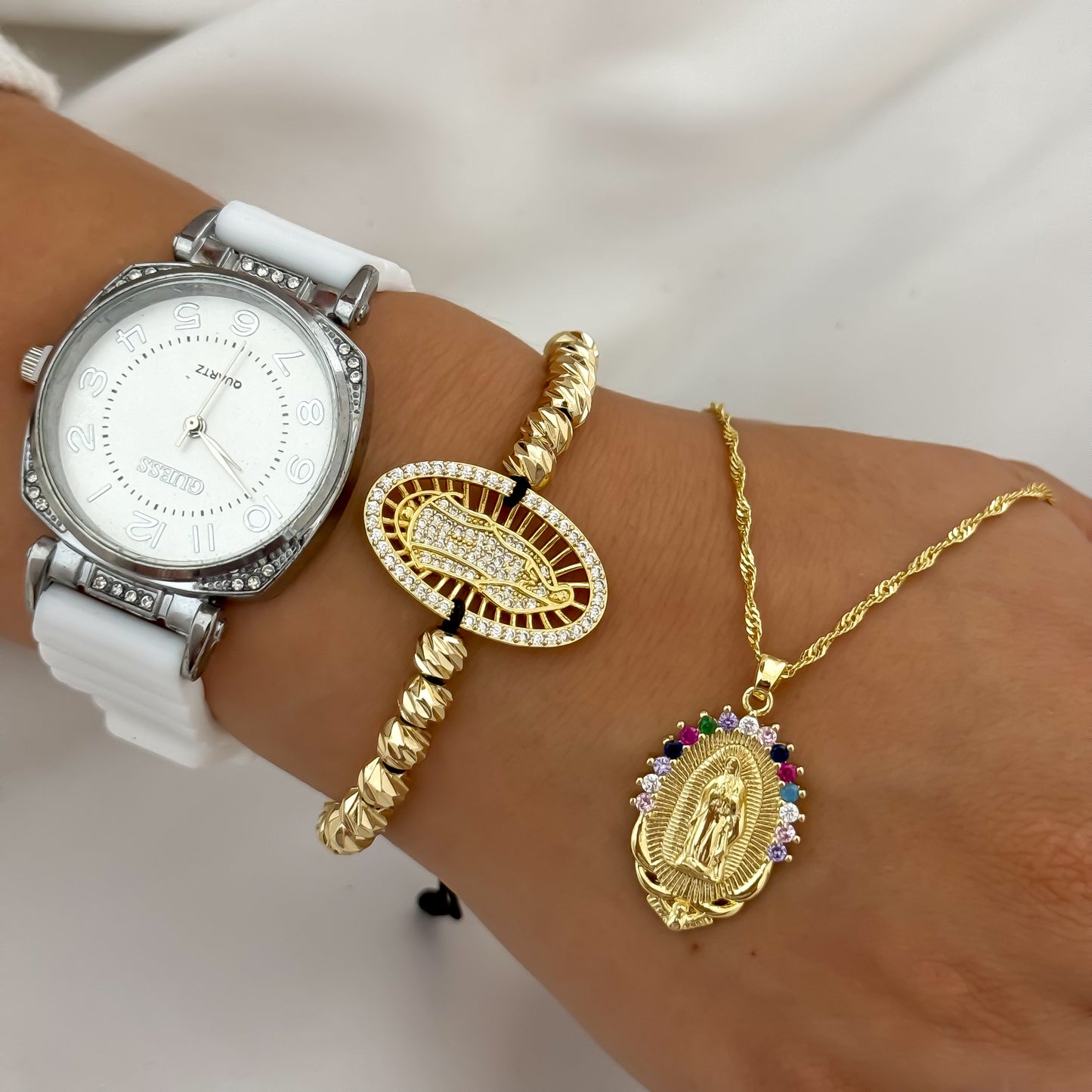 Cadena Singapur + Virgen Guadalupe Circones de Colores + Pulsera Virgen de Guadalupe en Baño de Oro de 18k con Garantia + Reloj Guess