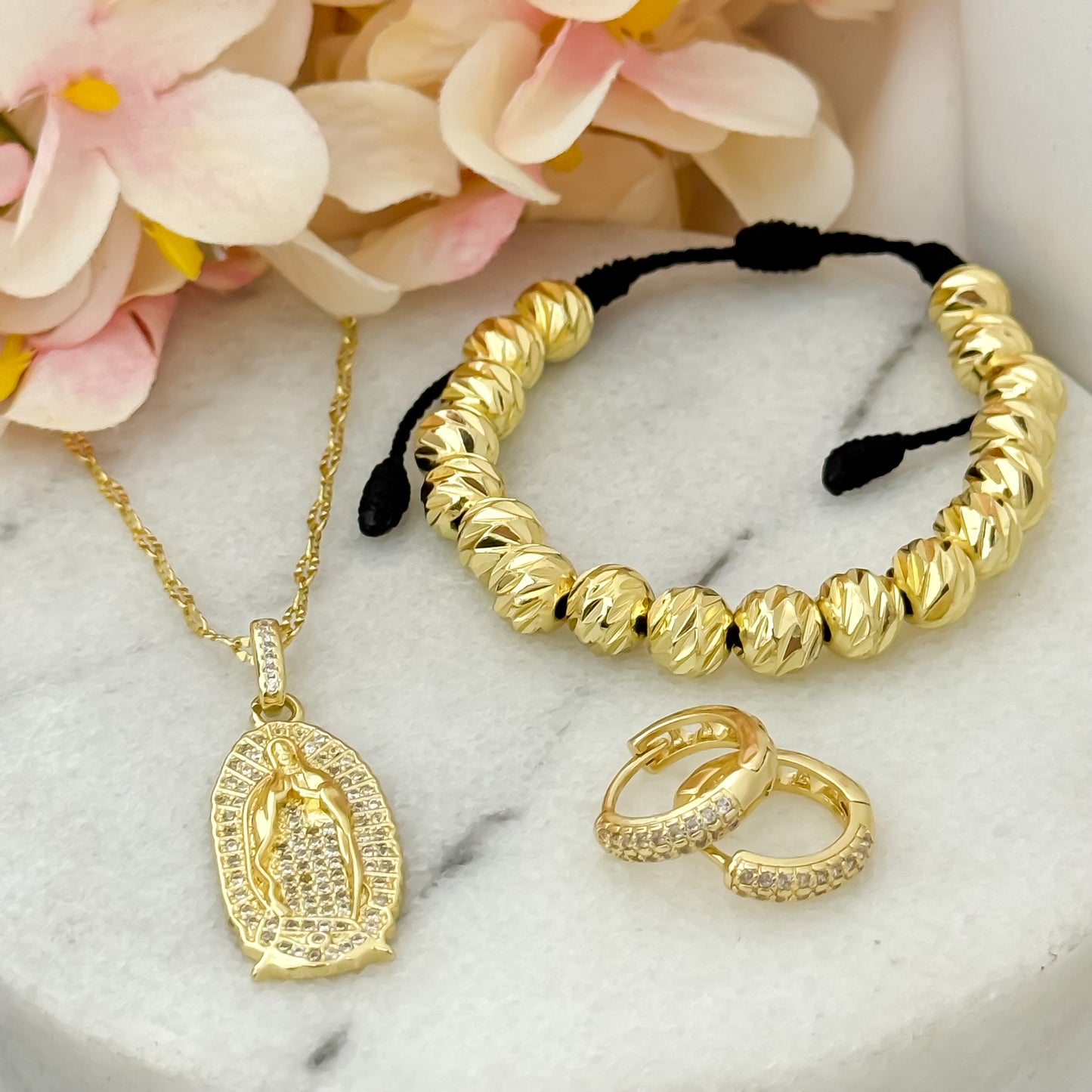 Conjunto para Dama Cadena Tejido Crispeta + Virgen Guadalupe + Candongas Circones Cristales + Pulseras Balin  Italiano 6mm en Baño de Oro de 18k con Garantia de por vida