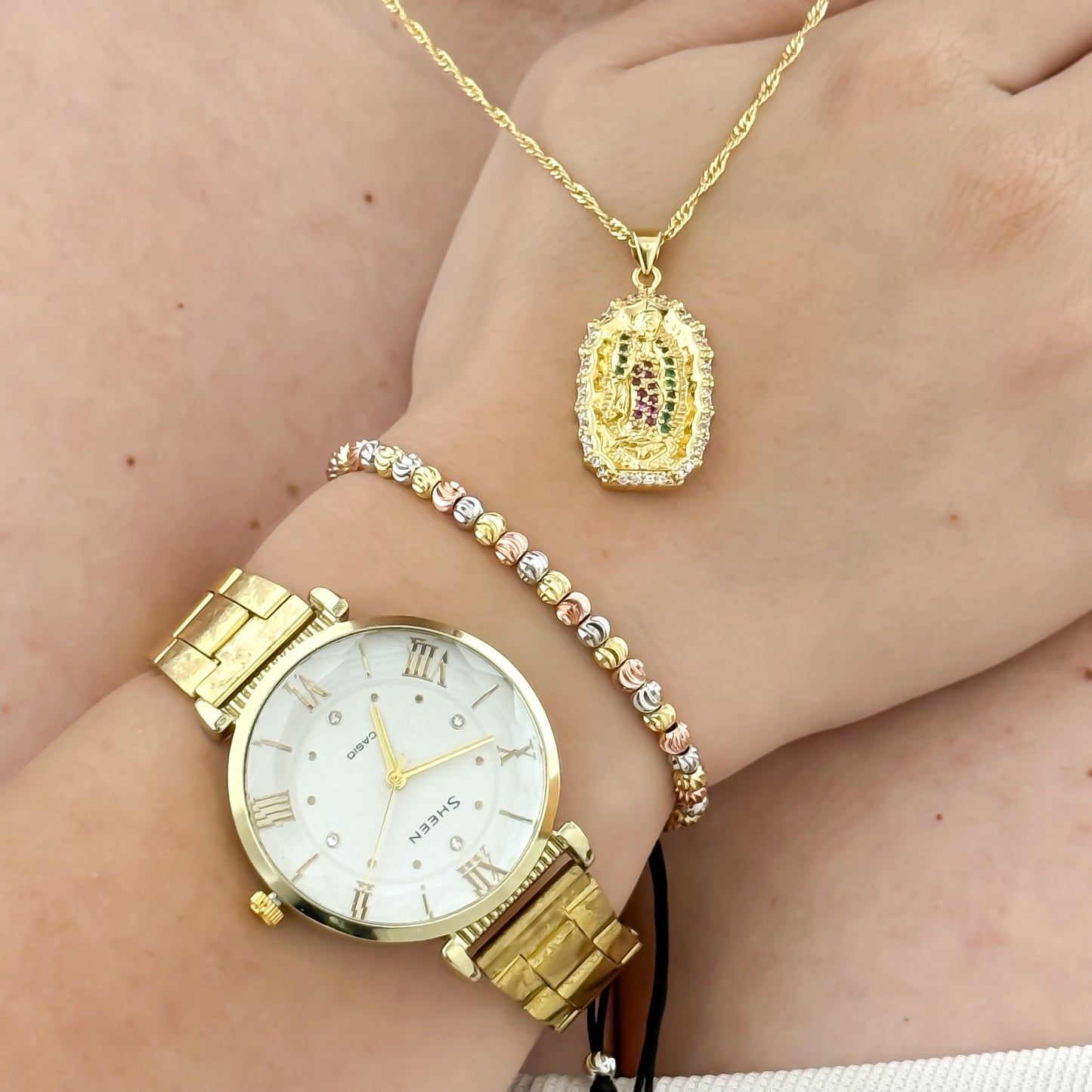 Cadena Tejido Singapur 45cm + Virgen Guadalupe + Pulsera 3 Oros  Balin Italiano 4mm en Baño de Oro de 18k con Garantia de por vida + Reloj Casio  con Garantia