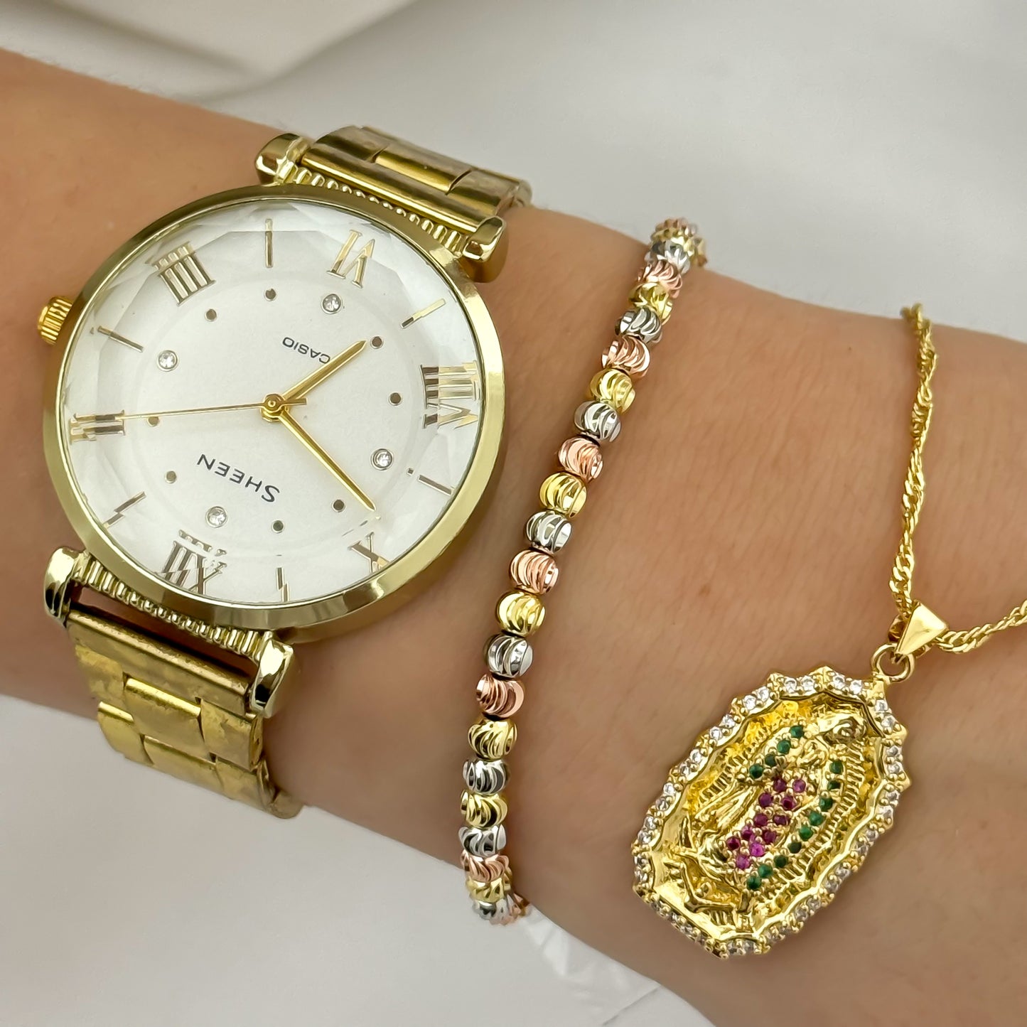 Cadena Tejido Singapur 45cm + Virgen Guadalupe + Pulsera 3 Oros  Balin Italiano 4mm en Baño de Oro de 18k con Garantia de por vida + Reloj Casio  con Garantia