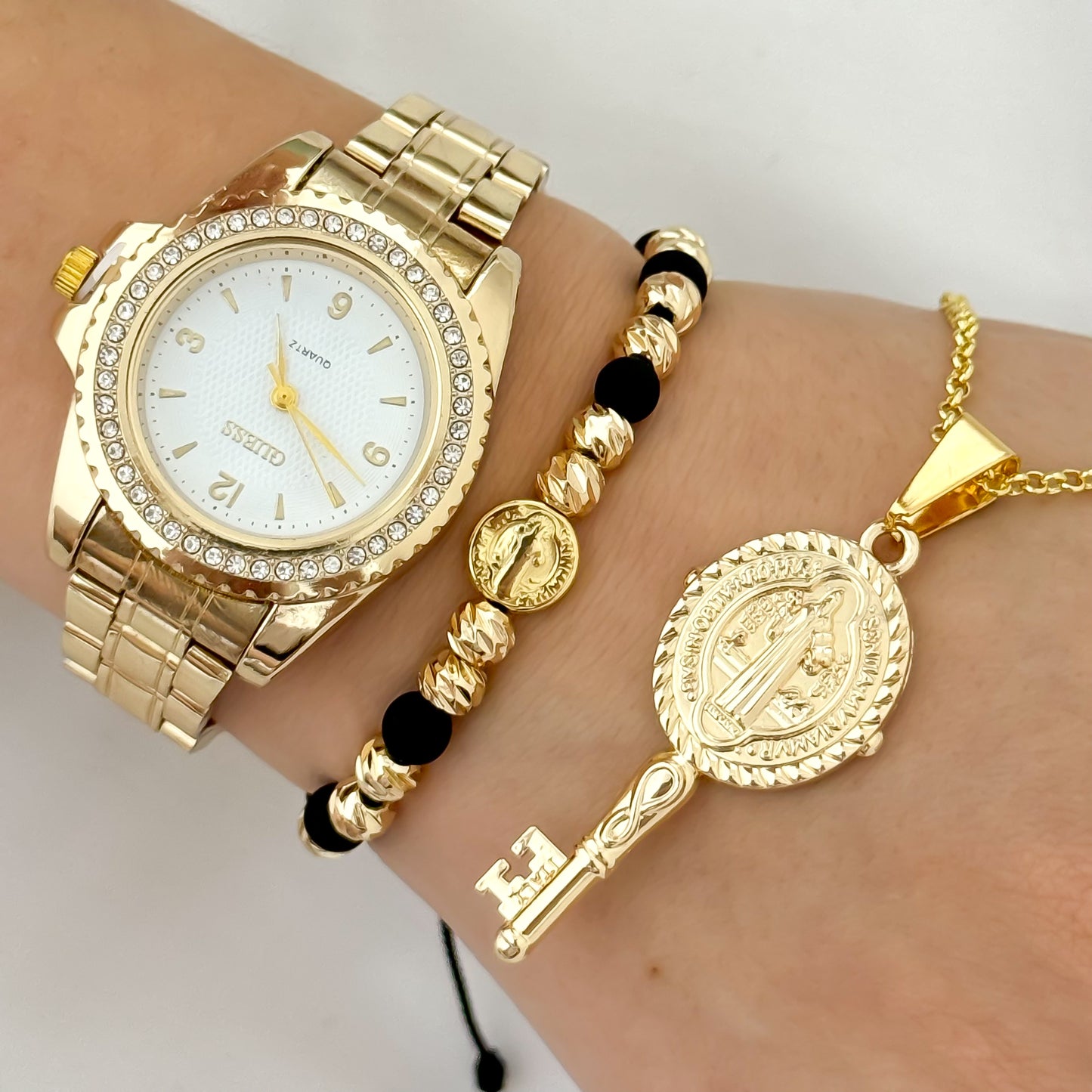 Protege tu Camino con el Amuleto Llaves de San Benito + Manilla San Benito 6mm en Baño de Oro + Reloj Guess con Garantia